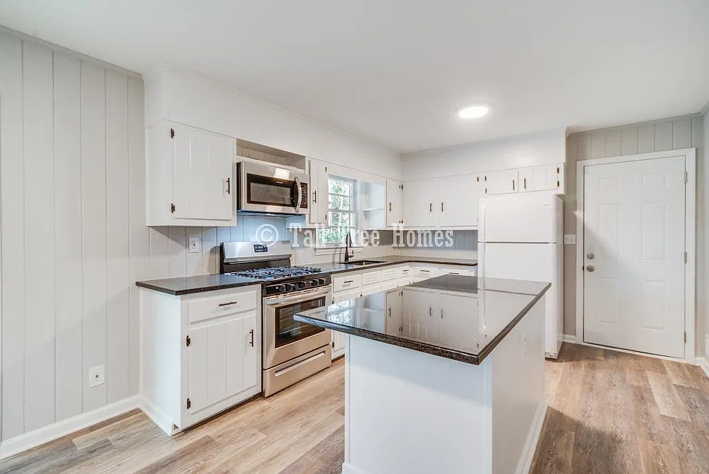 3 bed, 1250 sqft, $1,790 — Photo 1