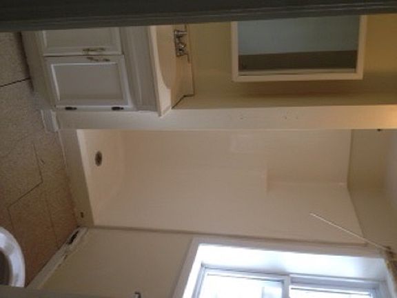 4th image of 639 19th St APT 4