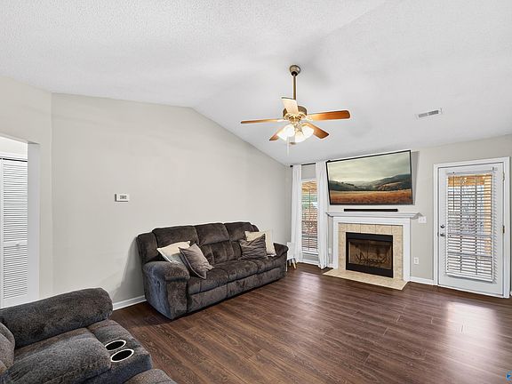 4th image of 134 Meadow Green Dr