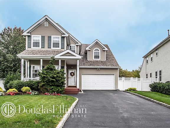 2nd image of 5 Periwinkle Ct