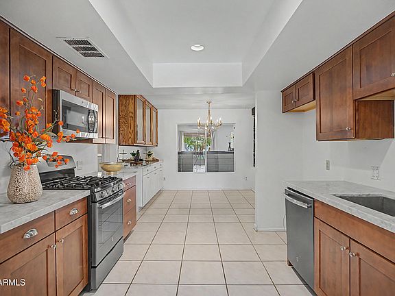 4th image of 2234 E MISSOURI Avenue