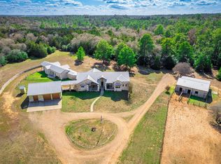 335 La Reata Trl, Smithville, TX 78957