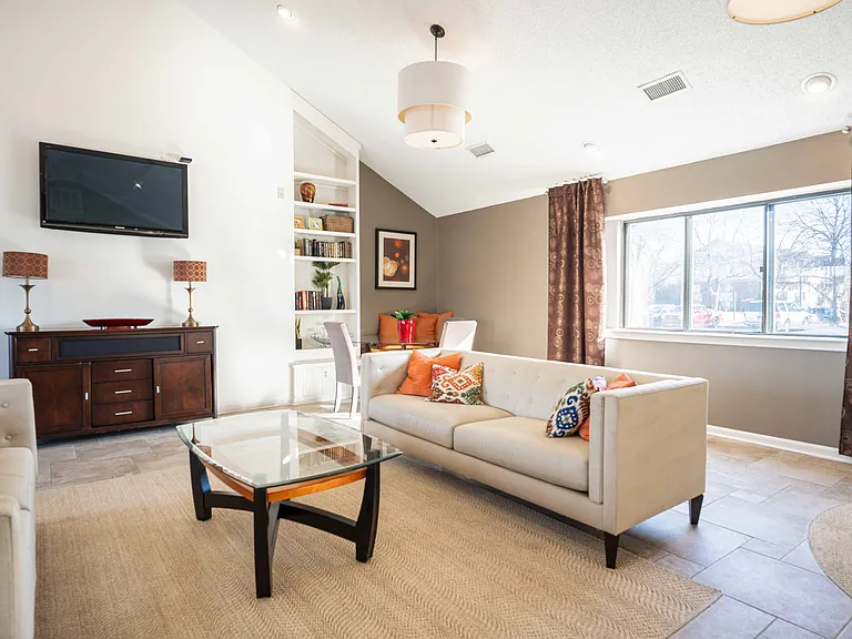 Scarborough Lake Apartments — Photo 17