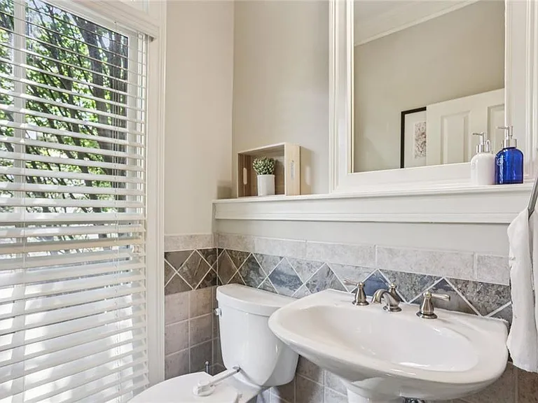 805 Highland Green Way NE — Photo 16