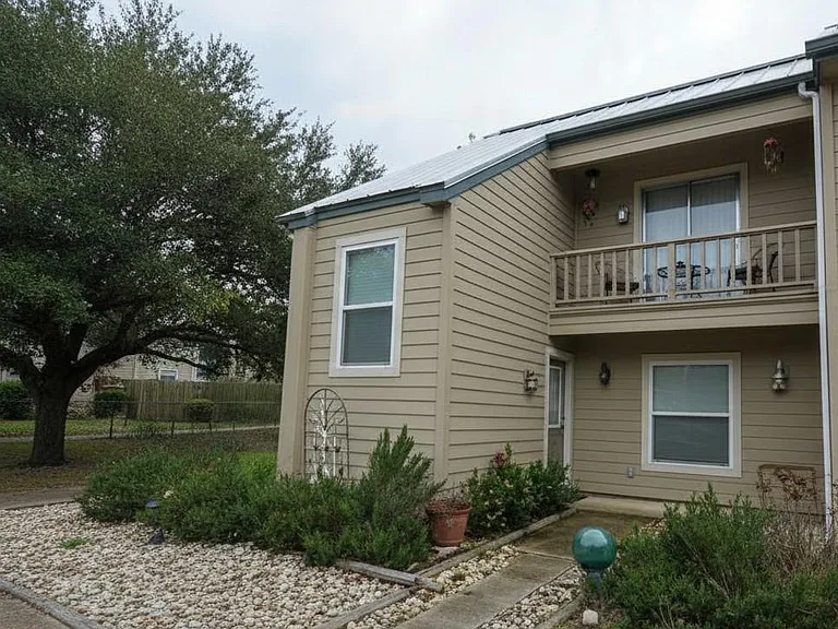19 Marina Cir — Photo 1