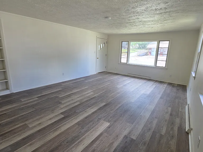 1045 Pittsburgh Ave — Photo 3