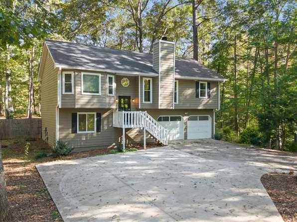 1528 Oakleaf Dr, Auburn, GA 30011