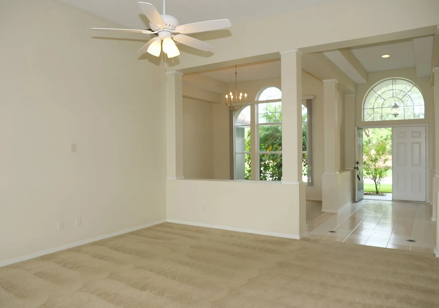 Beautiful, 3/2, single family, waterfront home with bonus room, in Hunter's Creek! — Photo 2