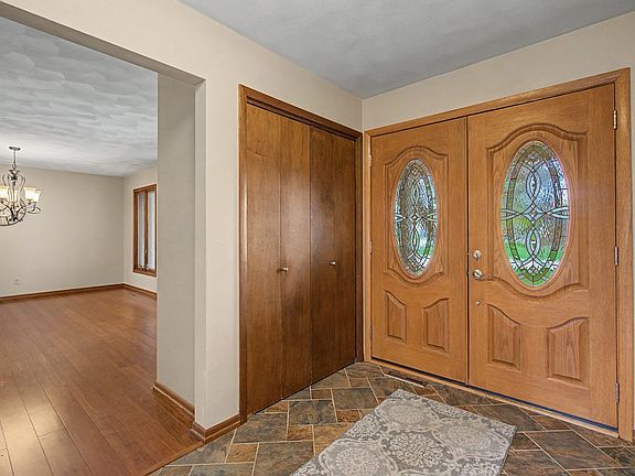 4th image of 24 Lori Lane Ct