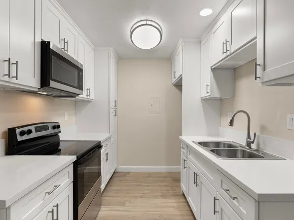 Applewood Apartments