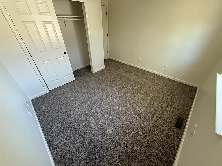 625 Sunny Ln #D — Photo 11