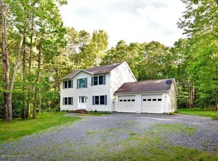 136 Pioneer Trl, Long Pond, PA 18334