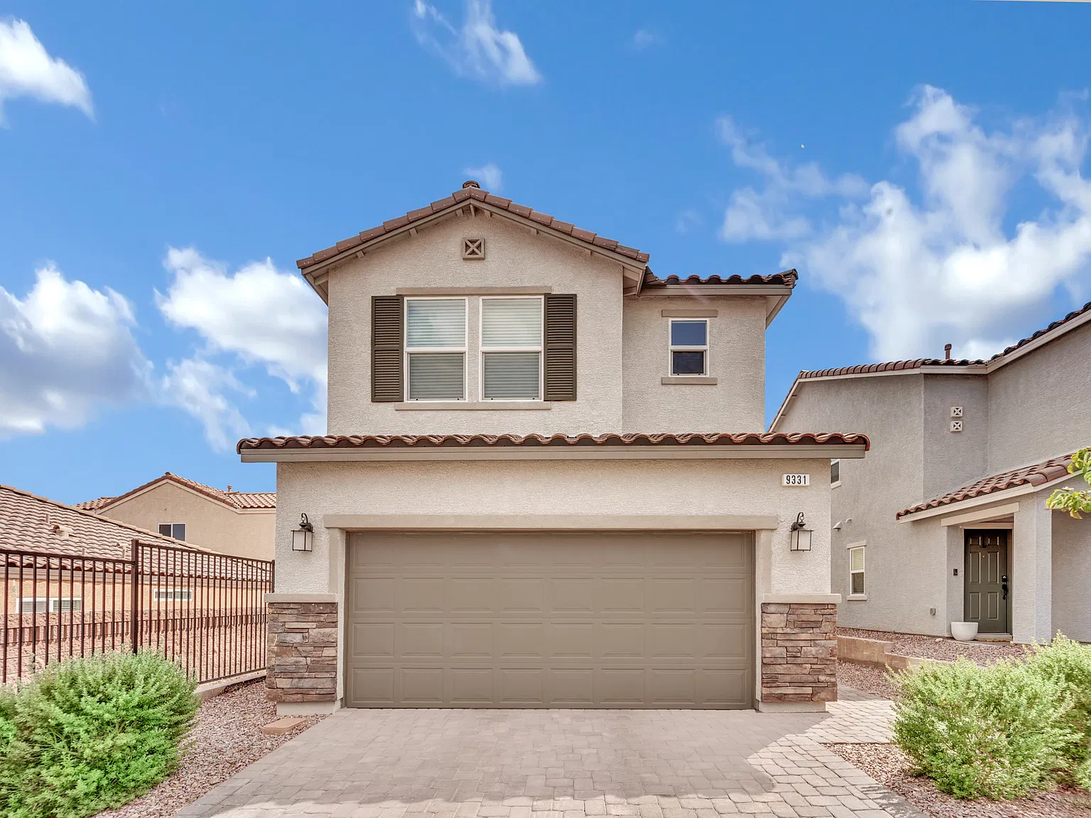 3 bed, 1423 sqft, $2,200 — Photo 1