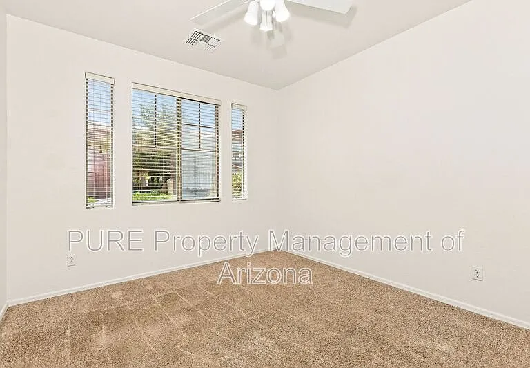 1136 E Nickleback St — Photo 8