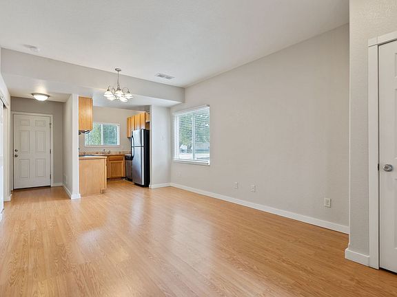 3rd image of 309 Buffalo Dr Unit A