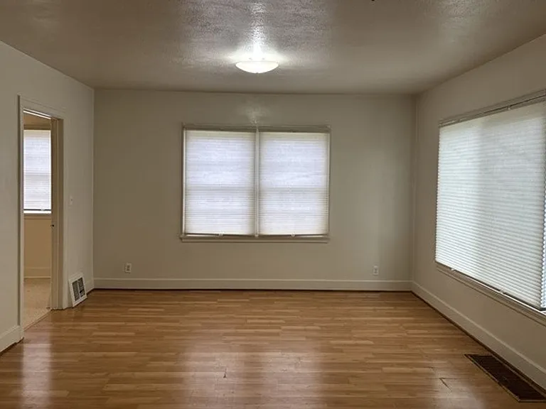 595 E Washington St — Photo 8