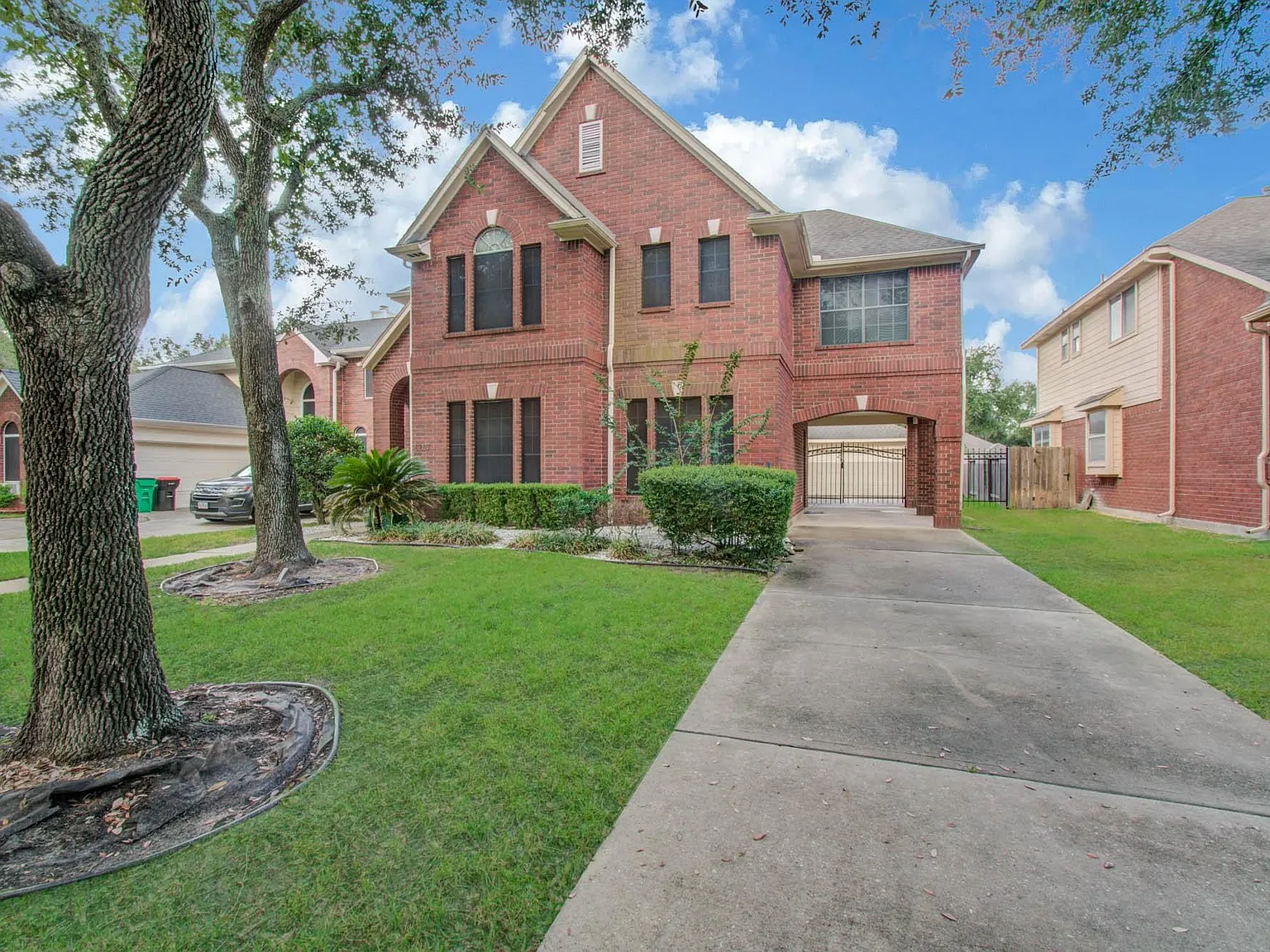 4 bed, 3.5 bath, 2613 sqft, $2,995 — Photo 1