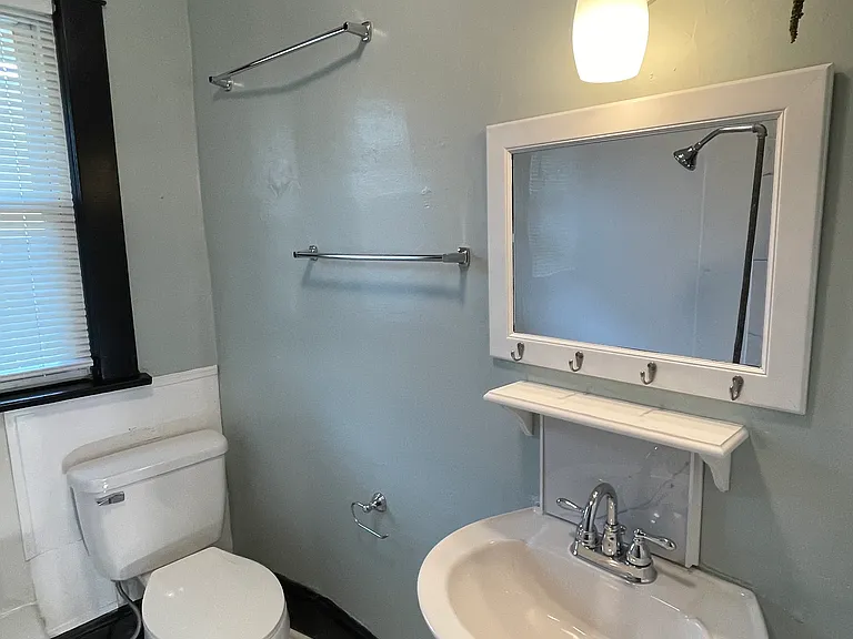 E Cedar St — Photo 16