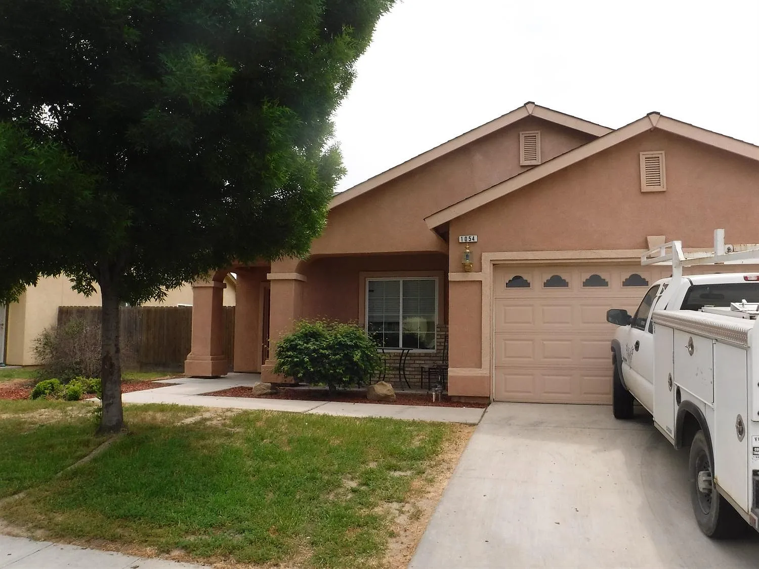 1054 Perkins Ave photo 1