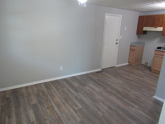 4th image of 2580 Stoney Way