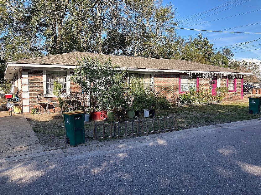 1st image of 1702 Garden Park Dr