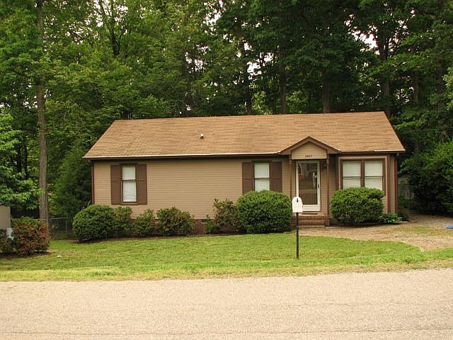 2nd image of 2407 Wade Hampton Rd