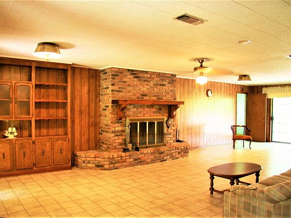 3rd image of 516 Thoroughbred Park Dr