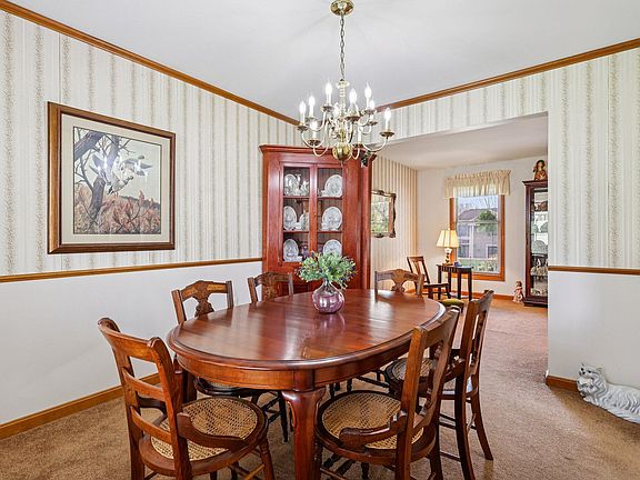 5th image of 442 Goebel Ct