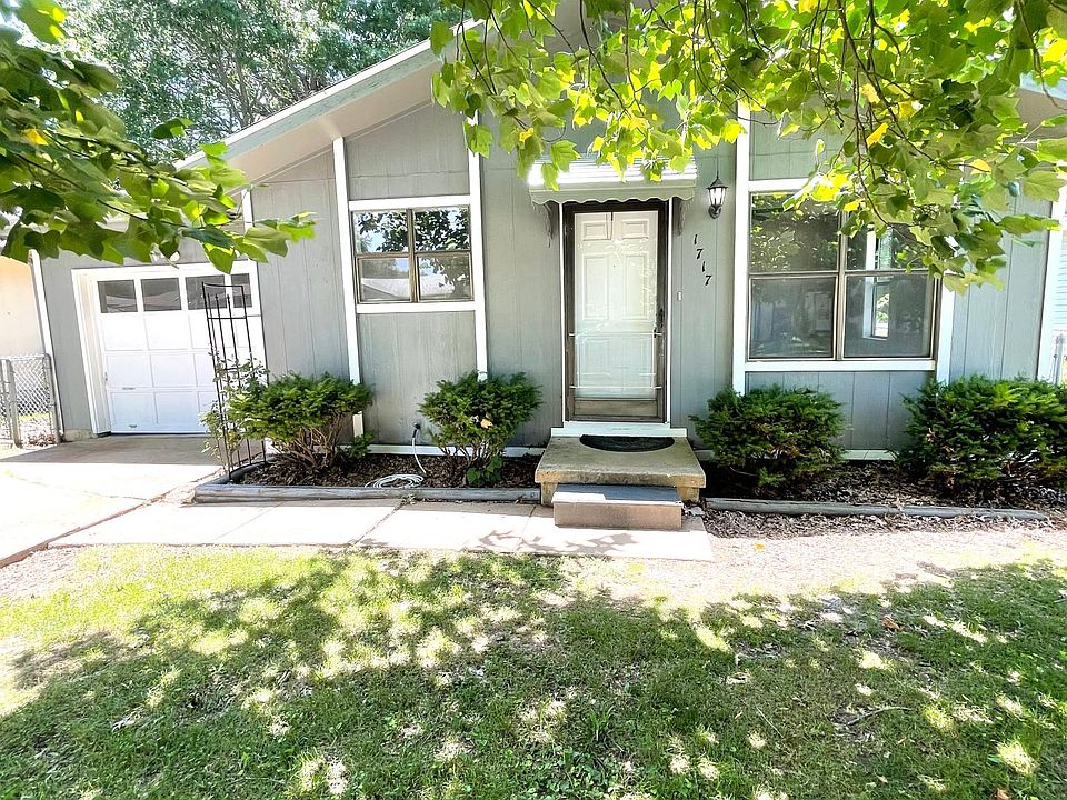 1st image of 1717 N Lone Pine Ave