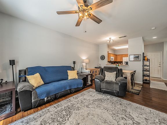5th image of 2741 Hyde Park Dr