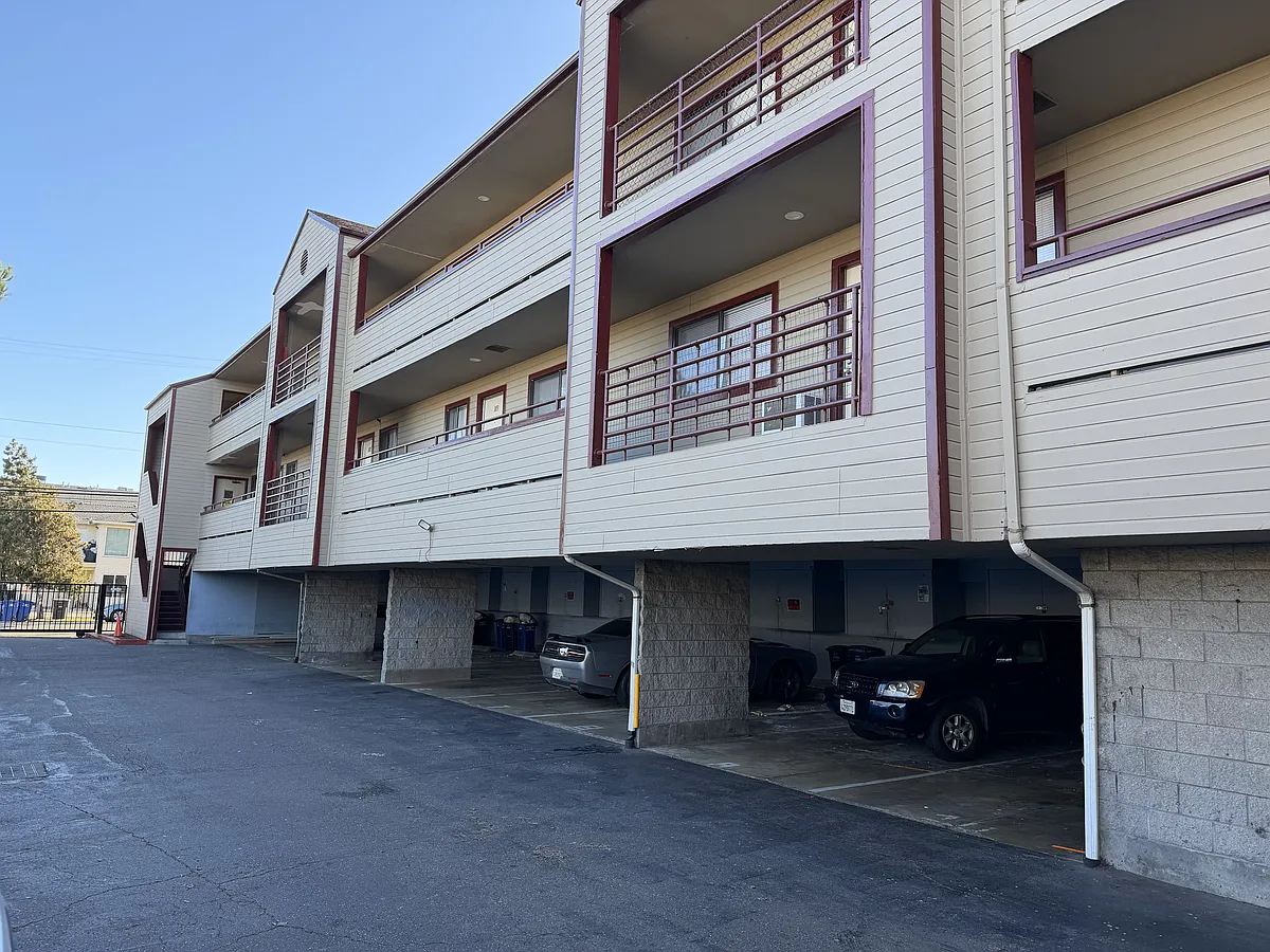 Building Photo - 1845 Robin Ln #202