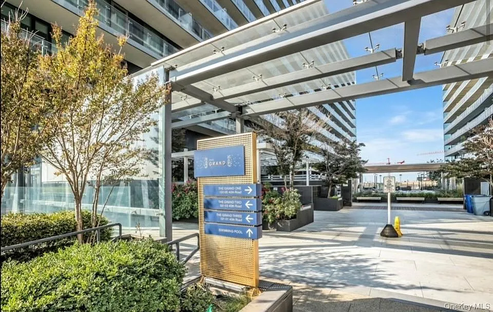 1 bed, 1.0 bath, 761 sqft, $3,300 — Photo 2
