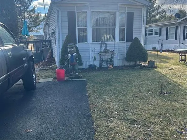 285 Greenbriar Dr S, Bath, PA 18014