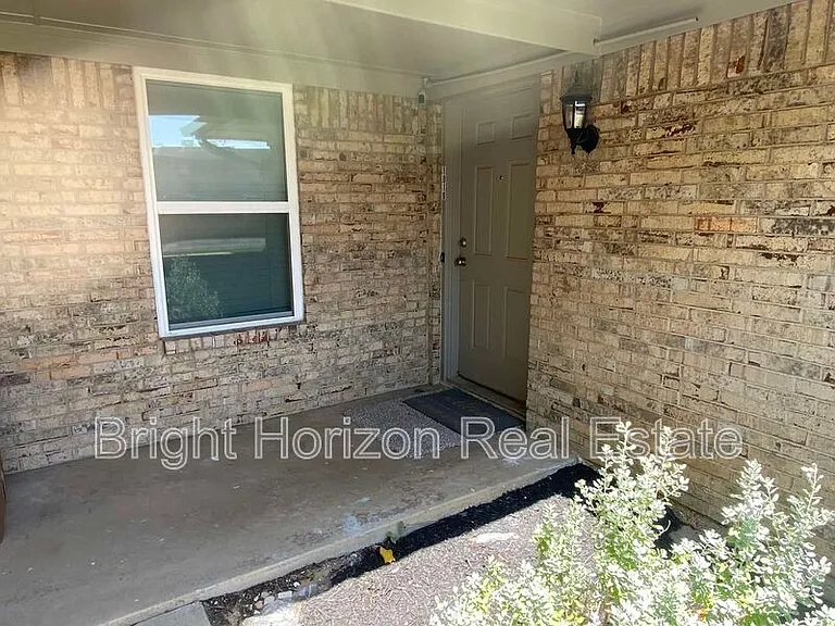 1017 Mullins St — Photo 3