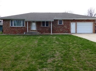 411 Lowry St, Pittsfield, IL 62363