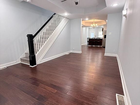 3rd image of 3908 Woodridge Rd