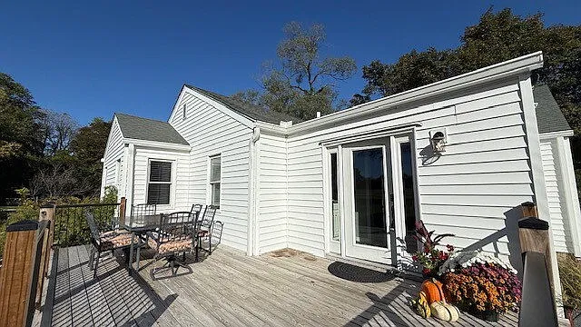 3 bed, 2.0 bath, 2809 sqft, $2,100 — Photo 3