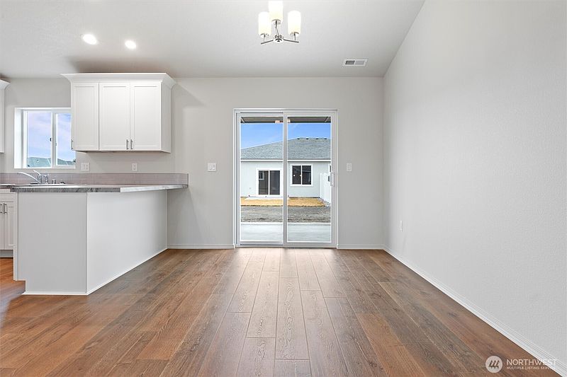 4th image of 203 Tawsha Street