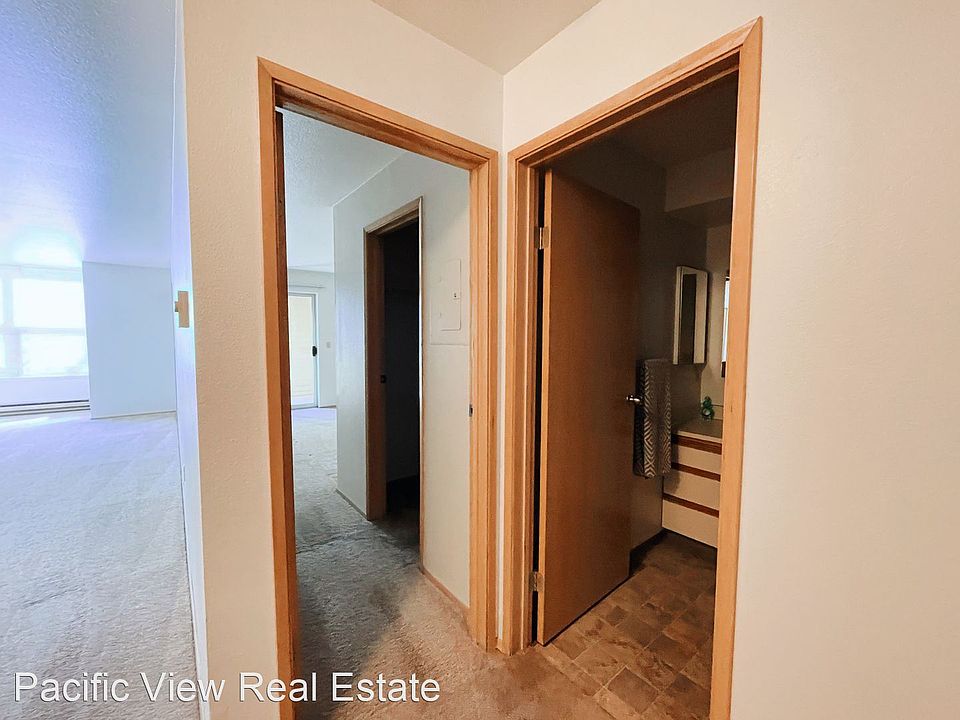 1st image of 6619 Roosevelt Way NE #15226397