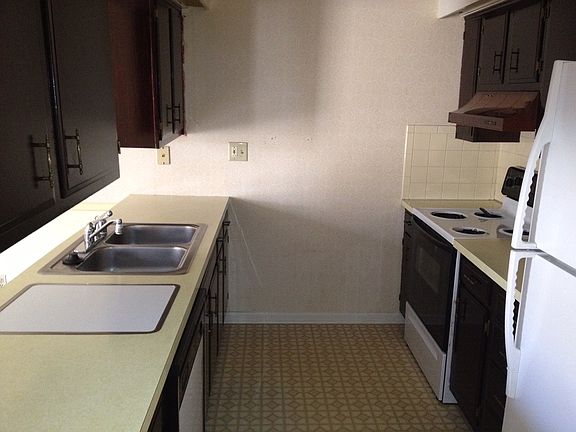 3rd image of 8708 Windsor View Dr