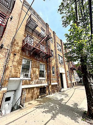 5th image of 88-23 179th St #2F