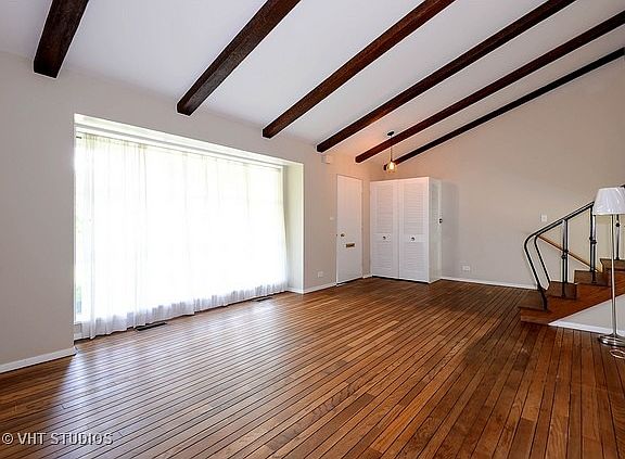 3rd image of 305 Crestwood Vlg