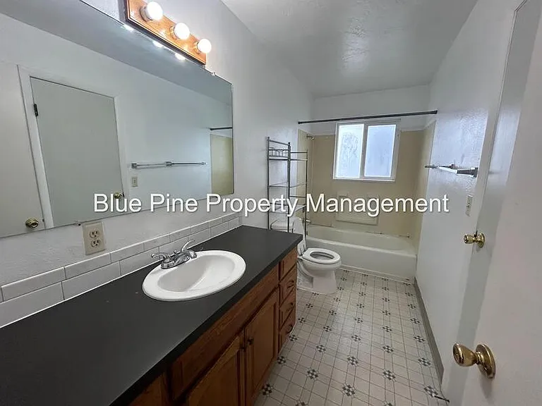 182 Adams St #2 — Photo 5