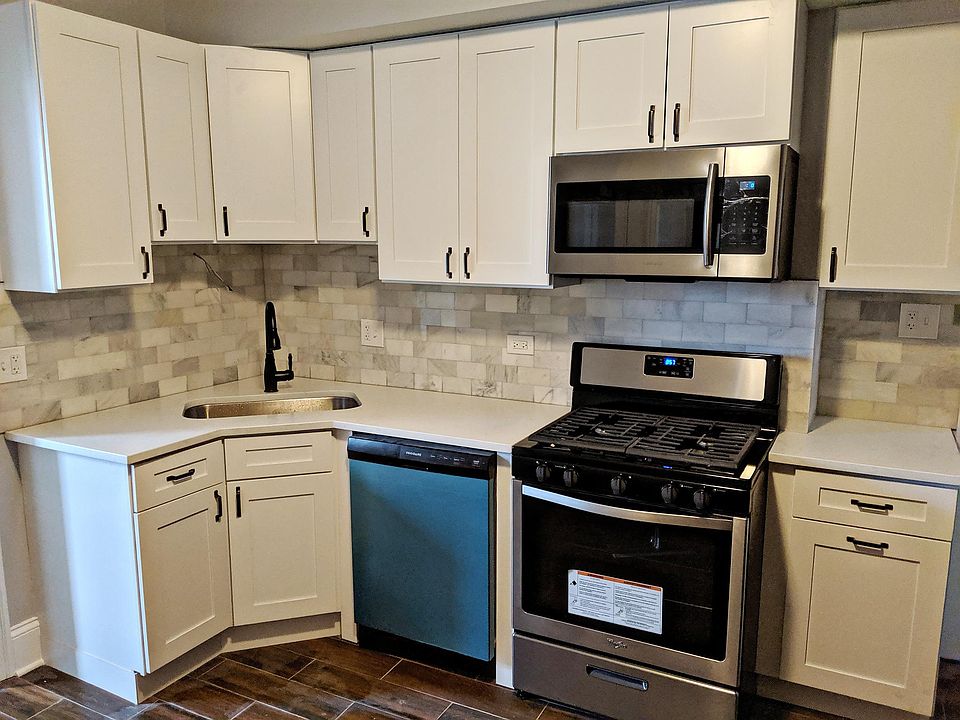 Amazing new kitchen with stainless steel appliances and tons of space