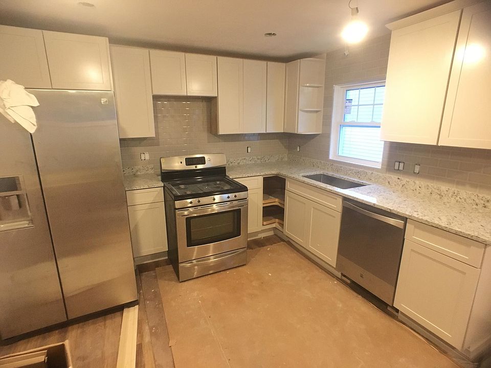 2nd image of 78 Bonair St #L1