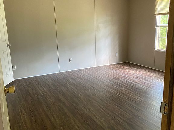 5th image of 111 Saint Clair Dr
