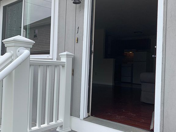 2nd image of 40 Waterman Ave APT 1
