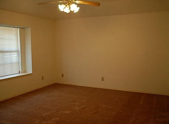 5th image of 7109 Bentley Ave
