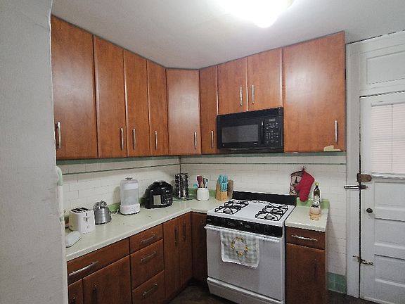 3rd image of 6325 N Mozart St #2E