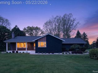 12192 Overlook Dr, Fenton, MI 48430